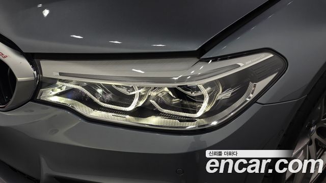 BMW 5-Series 2018 — photo 8