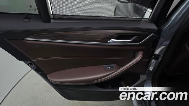 BMW 5-Series 2018 — photo 15