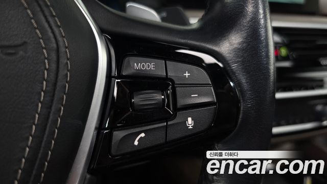 BMW 5-Series 2018 — photo 31