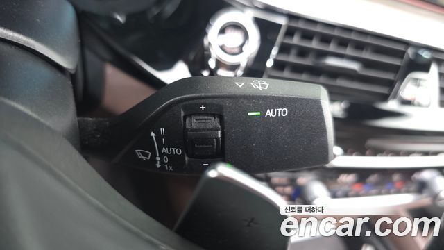 BMW 5-Series 2018 — photo 32