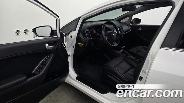 Kia K3 2013 — photo 13