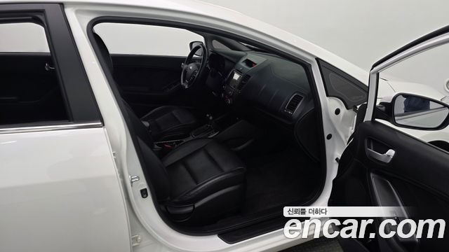 Kia K3 2013 — photo 17