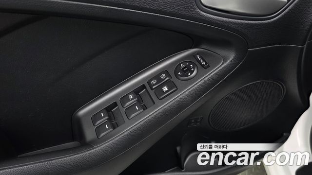Kia K3 2013 — photo 23