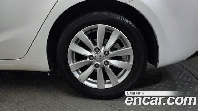 Kia K3 2013 — photo 7