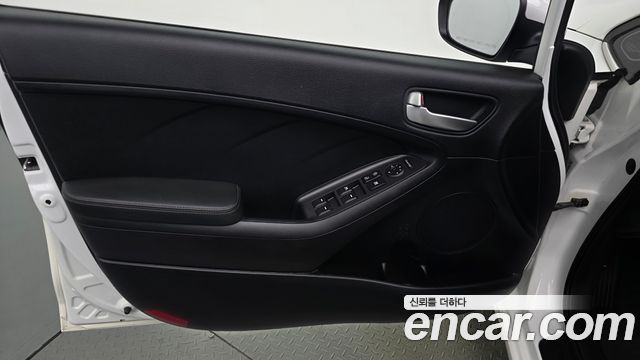 Kia K3 2013 — photo 14