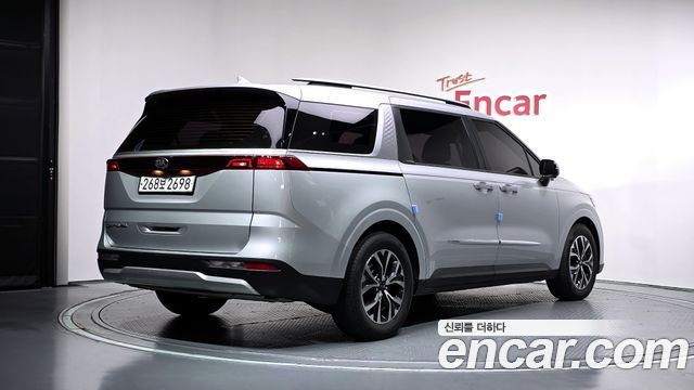 Kia Canival 2021 — photo 2