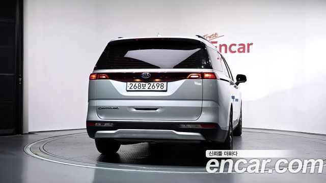 Kia Canival 2021 — photo 4