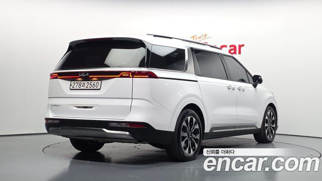 Kia Canival 2023 — photo 2