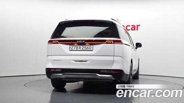 Kia Canival 2023 — photo 4