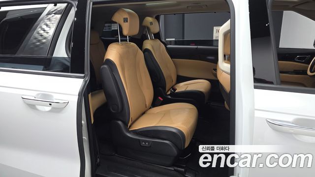 Kia Canival 2023 — photo 12