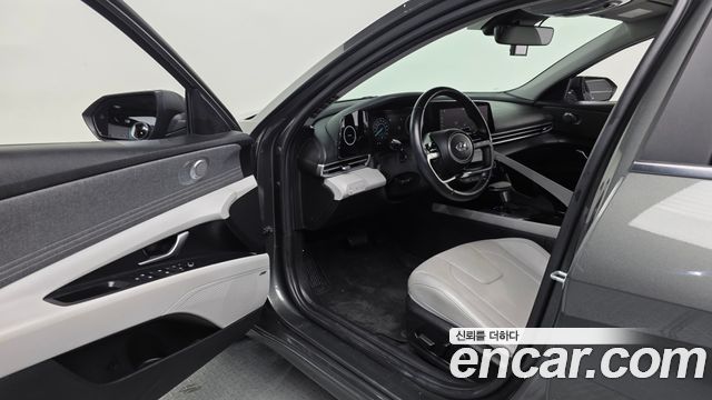 Hyundai AVANTE 2021 — photo 13