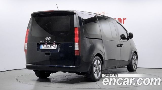 Hyundai Staria 2023 — photo 2