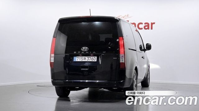 Hyundai Staria 2023 — photo 4