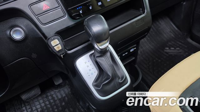 Hyundai Staria 2023 — photo 9