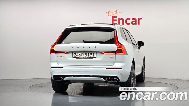 Volvo XC60 2021 — photo 4
