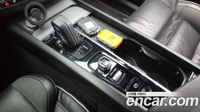 Volvo XC60 2021 — photo 9