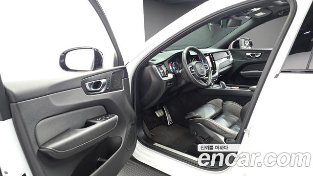 Volvo XC60 2021 — photo 10