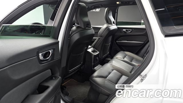 Volvo XC60 2021 — photo 11