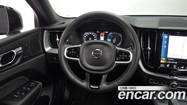 Volvo XC60 2021 — photo 12