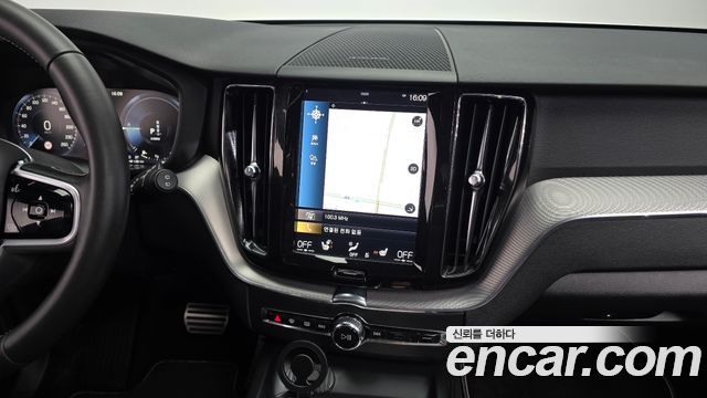 Volvo XC60 2021 — photo 13