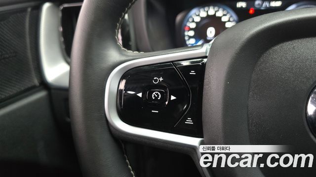 Volvo XC60 2021 — photo 15