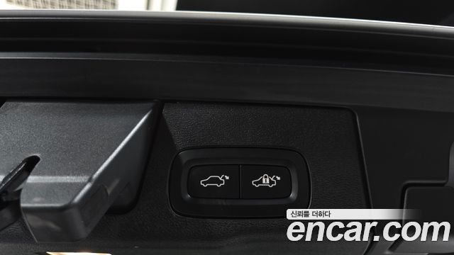 Volvo XC60 2021 — photo 16