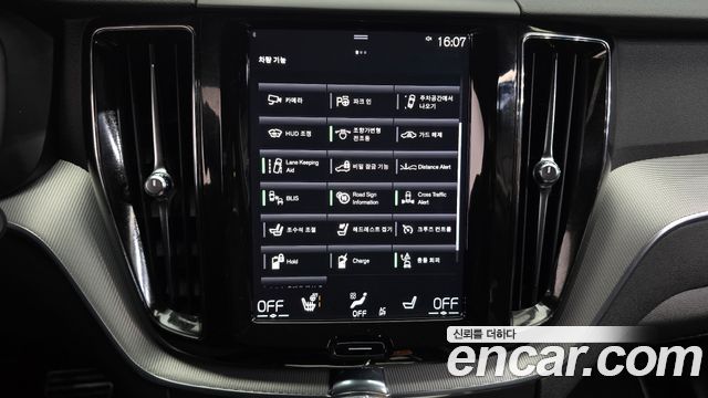 Volvo XC60 2021 — photo 18