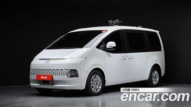 Hyundai Staria 2025 — photo 1