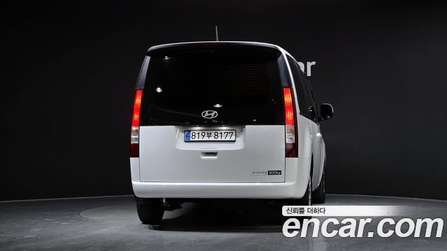 Hyundai Staria 2025 — photo 4