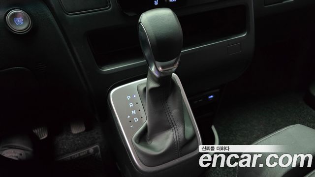 Hyundai Staria 2025 — photo 9