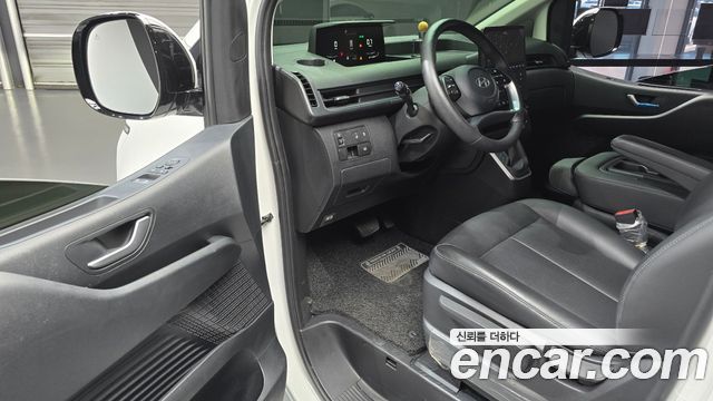Hyundai Staria 2025 — photo 10