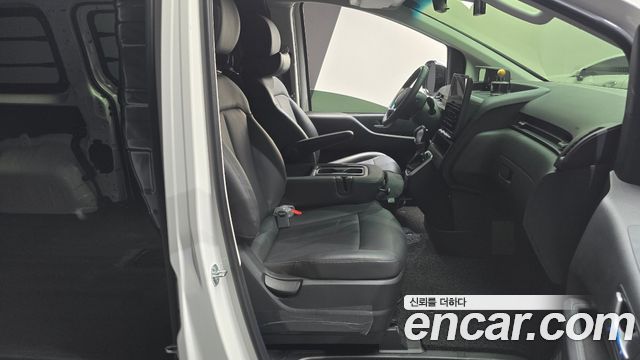 Hyundai Staria 2025 — photo 11