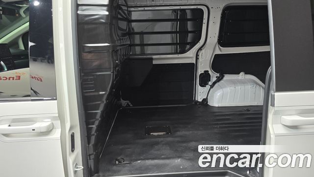 Hyundai Staria 2025 — photo 12