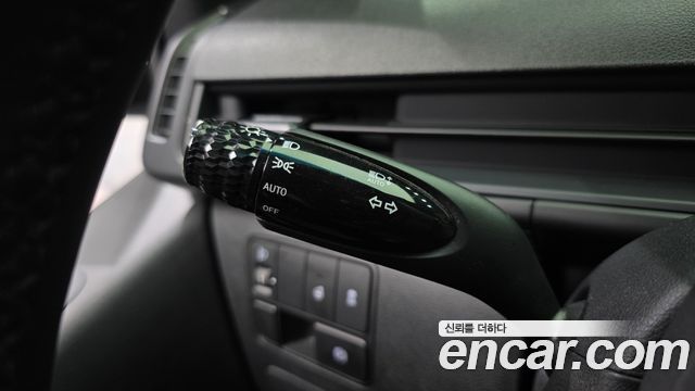 Hyundai Staria 2025 — photo 18