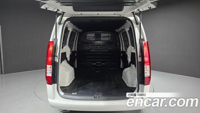 Hyundai Staria 2025 — photo 20