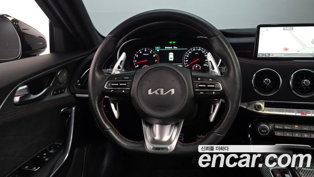 Kia Stinger 2023 — photo 12