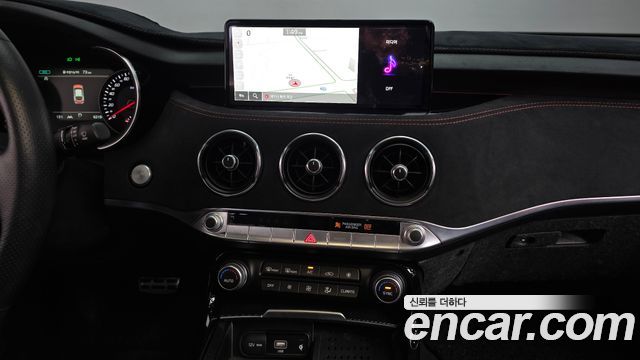 Kia Stinger 2023 — photo 13