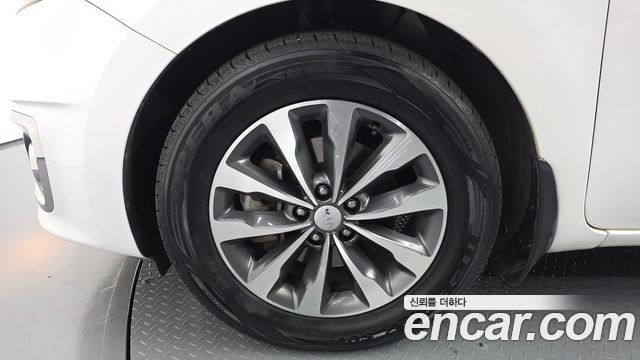 Kia Canival 2016 — photo 5