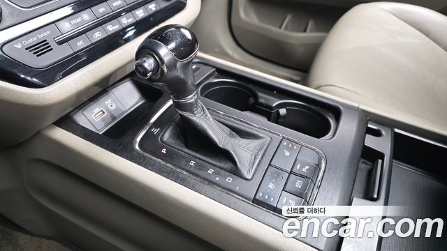 Kia Canival 2016 — photo 12
