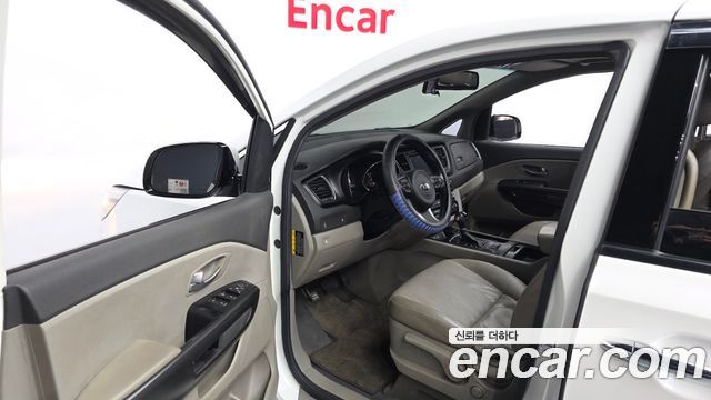 Kia Canival 2016 — photo 13