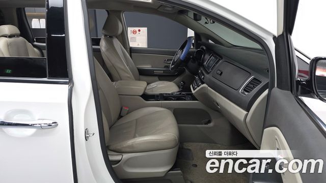 Kia Canival 2016 — photo 17
