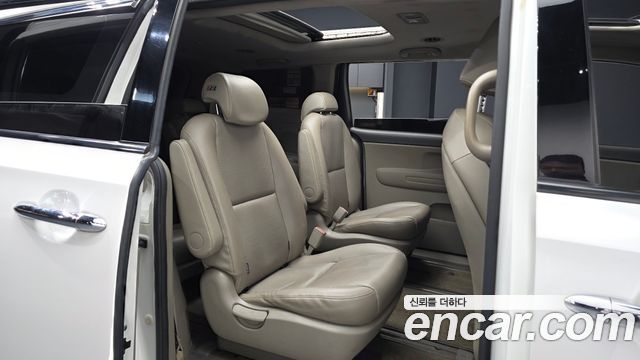 Kia Canival 2016 — photo 18