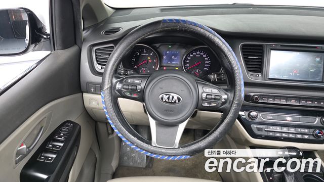 Kia Canival 2016 — photo 19