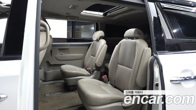 Kia Canival 2016 — photo 16