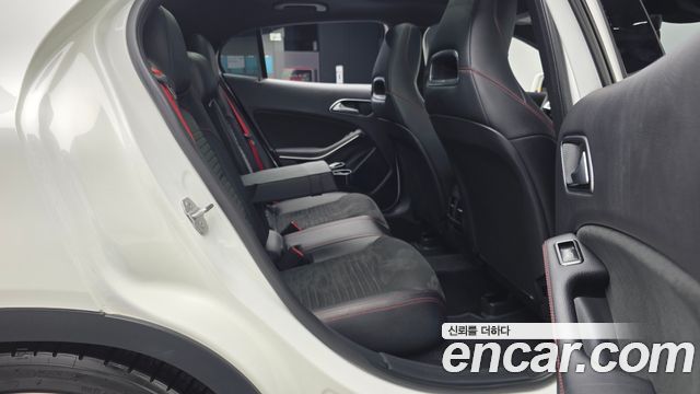 Mercedes-Benz GLA-Class 2018 — photo 18