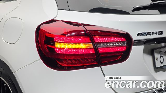 Mercedes-Benz GLA-Class 2018 — photo 9