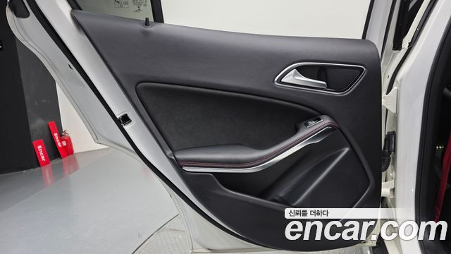 Mercedes-Benz GLA-Class 2018 — photo 15