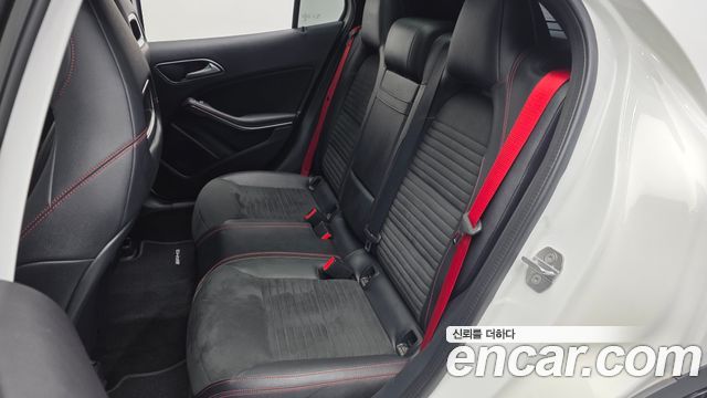 Mercedes-Benz GLA-Class 2018 — photo 16