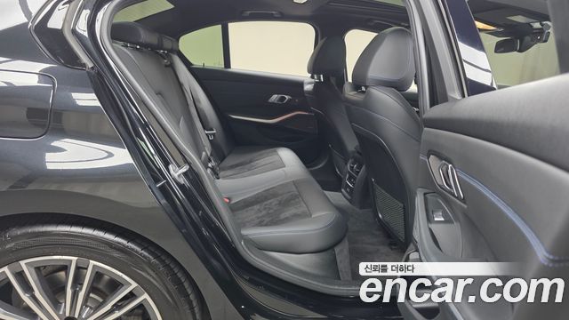 BMW 3-Series 2021 — photo 12