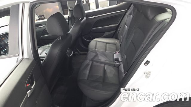 Hyundai AVANTE 2020 — photo 11